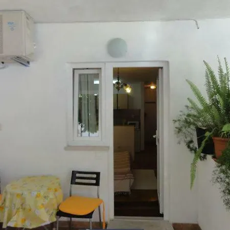 Cozy Buterer In Apartment *